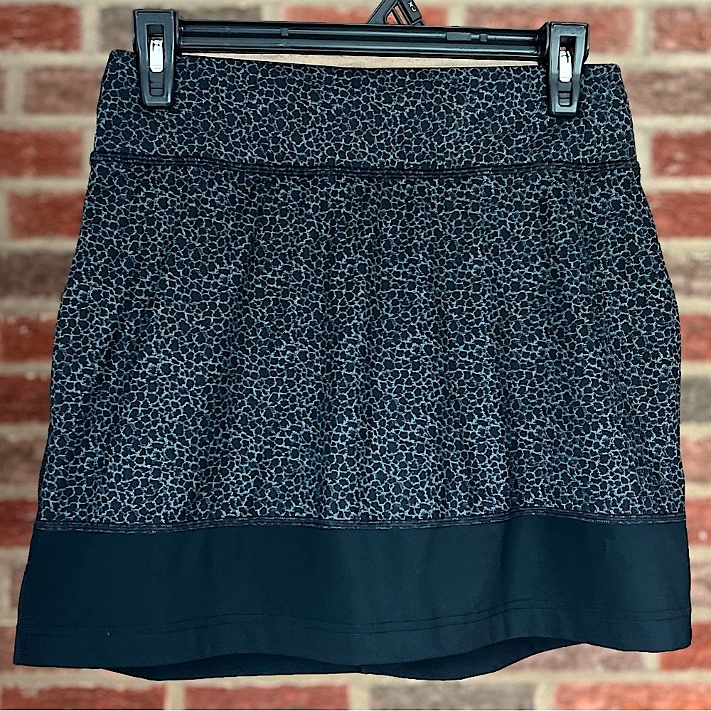 COLUMBIA Whispering Lakes Athletic Knit Skort in Black